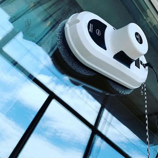 робот для мытья окон ибото. робот-стеклоочиститель blackmix bm-112, белый. робот для мойки окон hobot-198. днс робот мойщик. робот-мойщик окон аксион рм11.