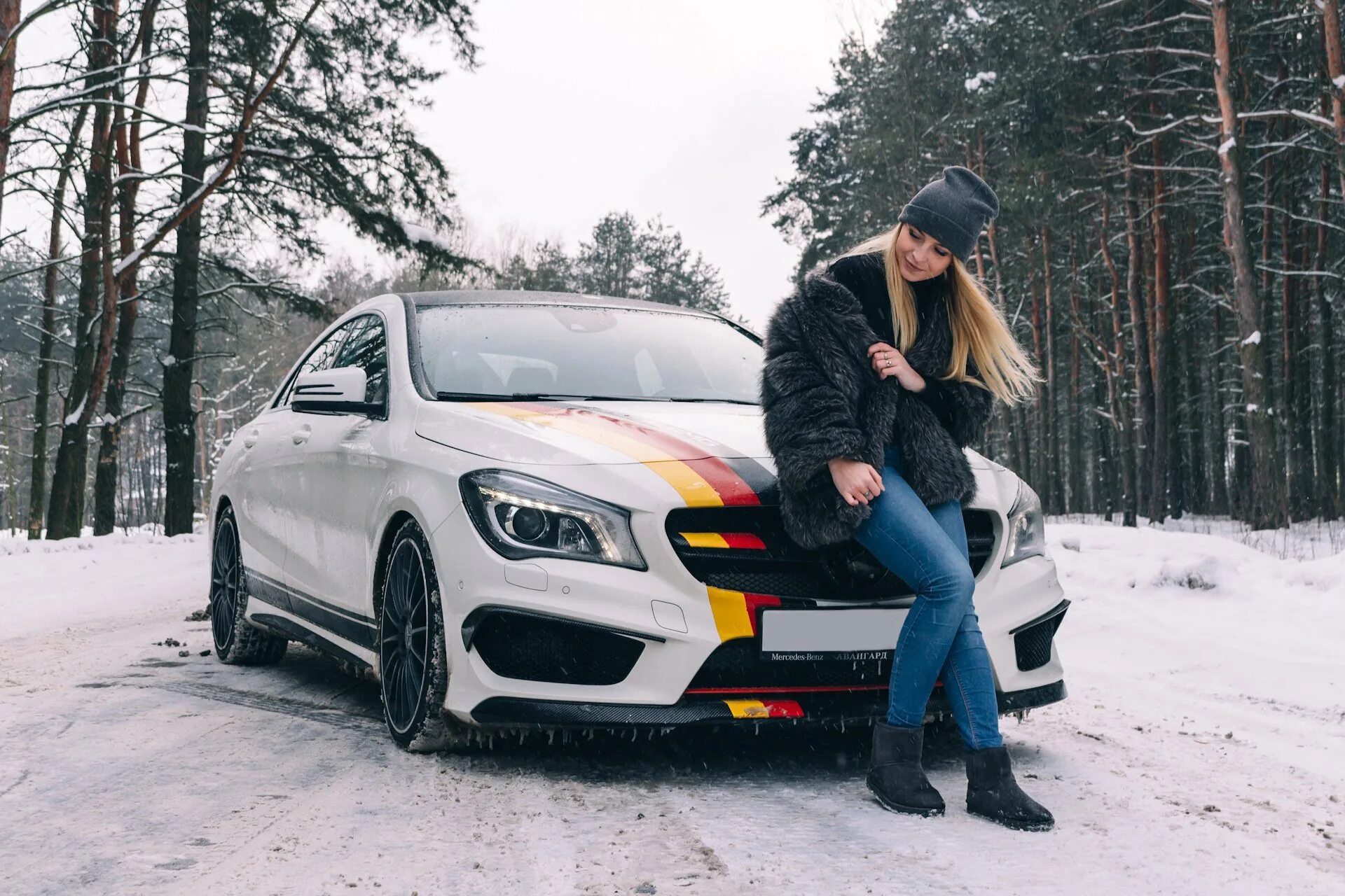 Tais mercedes. Мерседес 63 АМГ зима. Фотосессия с машиной. Зимняя фотосессия с машиной. Мерседес зимой.