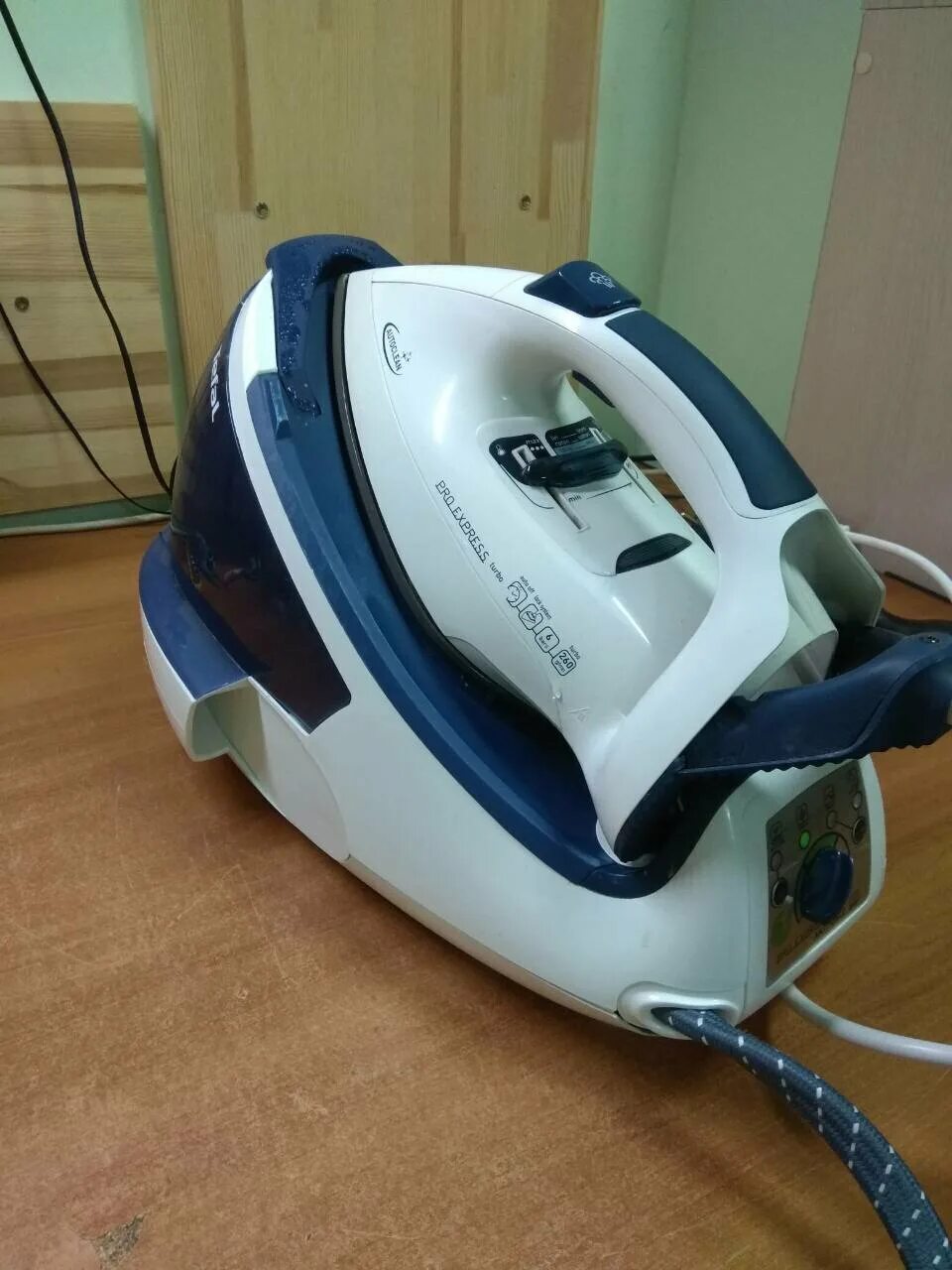 Мастер по ремонту парогенераторов. Починить парогенератор. Сервисный центр парогенераторы. Парогенератор в разборе. Починить парогенератор.