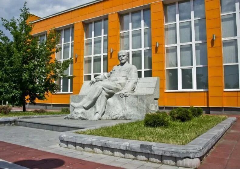 Поселок имени ленина. Государственная библиотека им. И. Ленина в москве. Спбгэту лэти санкт-петербург.