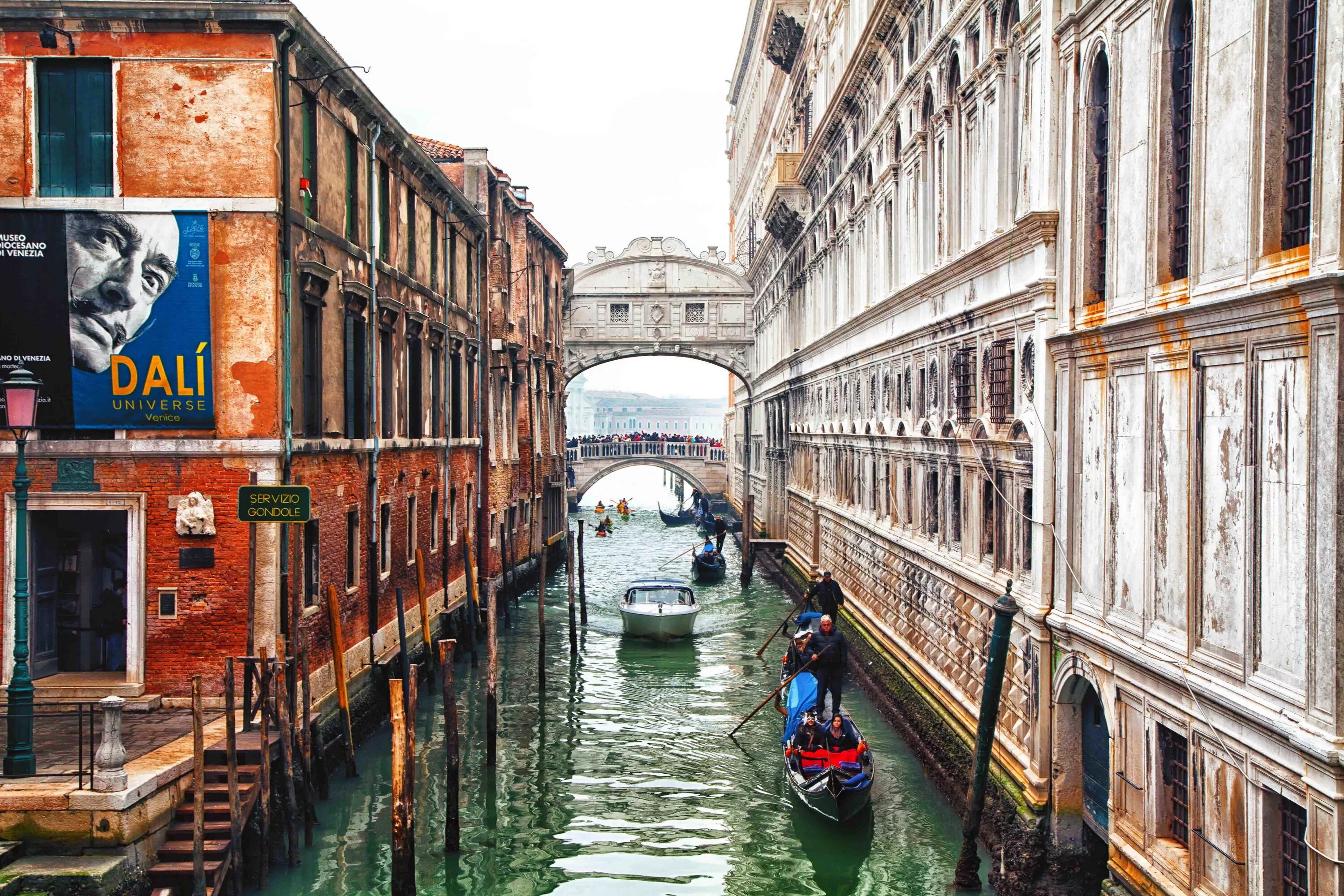 Венеция Италия. Италия каналы Венеции. Венеция. Гондолы. Венеция гондолы мост.