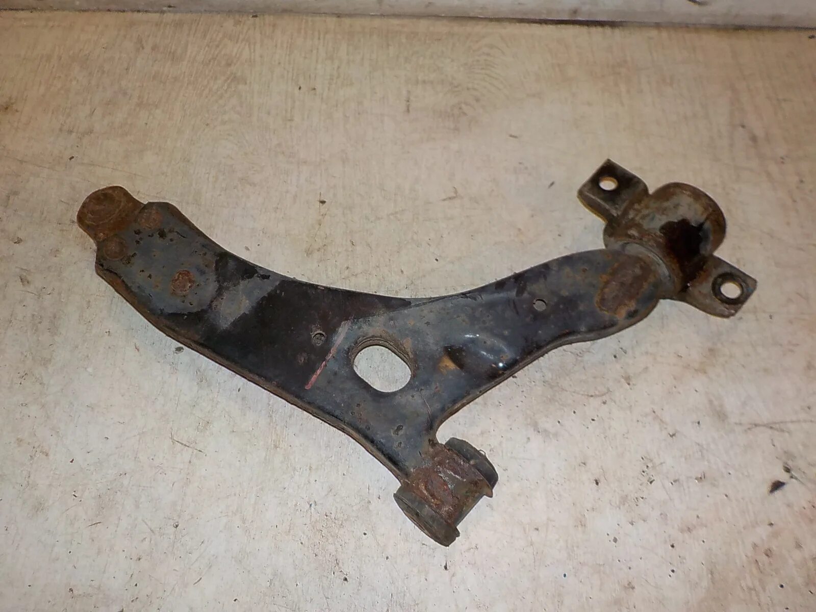 Купить рычаг подвески форд скорпио 2, 1996 г. Форд фокус 1 рычаг передний нижний правый. Рычаг передний фокус 1. Рычаг передний фокус 1. Передние рычаги форд фокус.