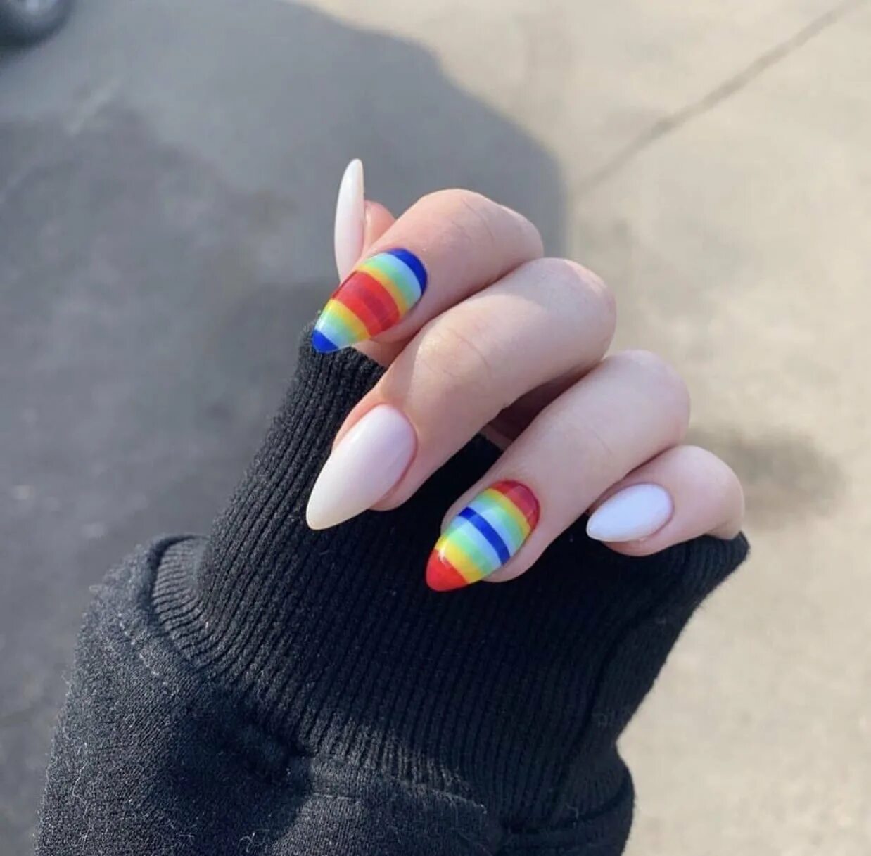 молодёжный маникюр на длинные. длинные молодежные ногти. длинные ногти маникюр для подростков. маникюр на длинные ногти. разноцветные ногти длинные.