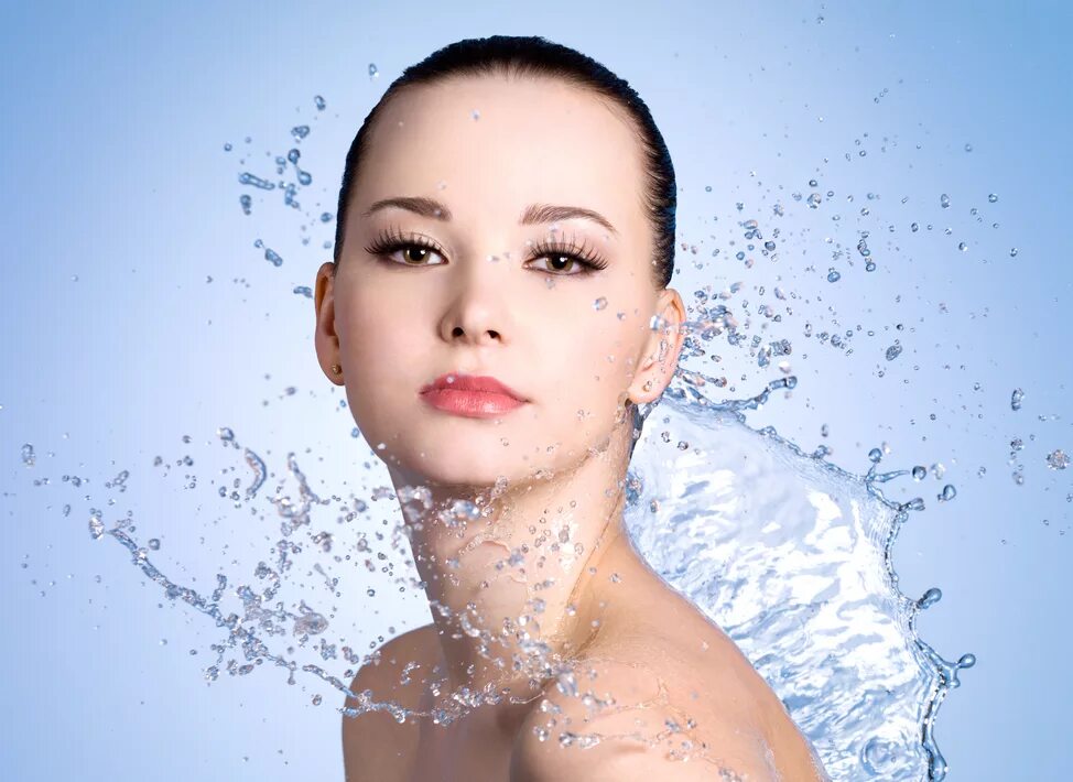 Как называется вода для лица. Увлажнение кожи. брызги воды на лице. лицо в воде. термальная вода девушка.
