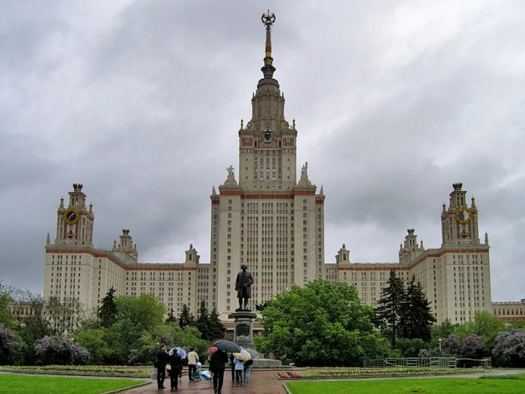 Чем известен мгу. Главное здание МГУ имени м.в. Ломоносова. Здание МГУ В Москве. Здание МГУ символ Москвы. Здание МГУ В 2000 году.