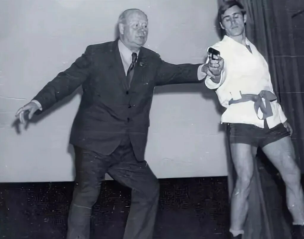 Самбо харлампиева. Книга харлампиева борьба самбо. Харлампиев анатолий аркадьевич боевое самбо. Харлампиев анатолий аркадьевич боевое самбо. Самбо харлампиева.