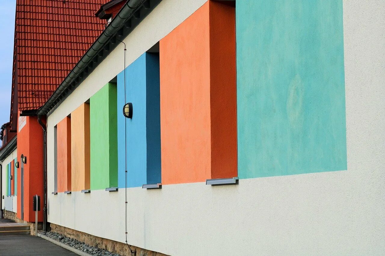 Мокрый фасад здания. Краска фасадная facade paint. цветные фасады домов. покрашенный фасад. окрашенный фасад здания.