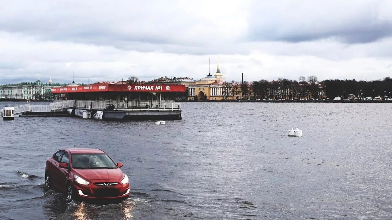 На реке неве на воде. Наводнение на Неве в Санкт-Петербурге. Река Нева наводнение. Затопления Нева Санкт-Петербург. Наводнение в Санкт-Петербурге 1999.