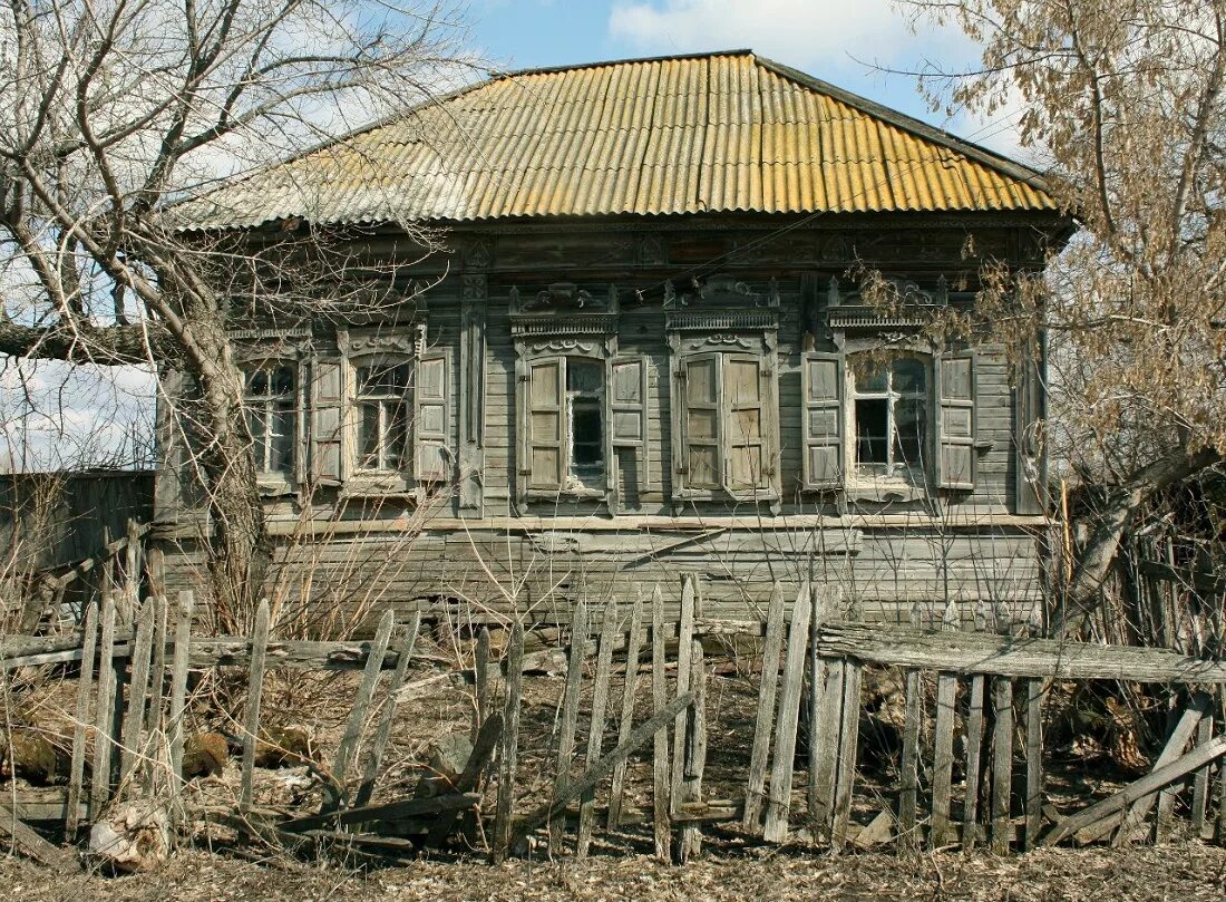 Старые скрипящие дома. Осенняя деревня. Старый дом пошел на слом стихотворение. Дом со скрипом. Лето в деревне.