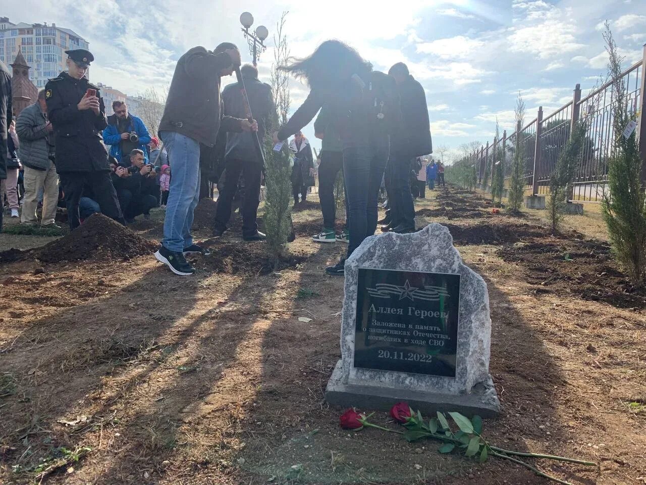 Аллея погибших в сво в Севастополе. Аллея памяти погибшим в сво. Крым аллея героев сво. Увековечили память погибших