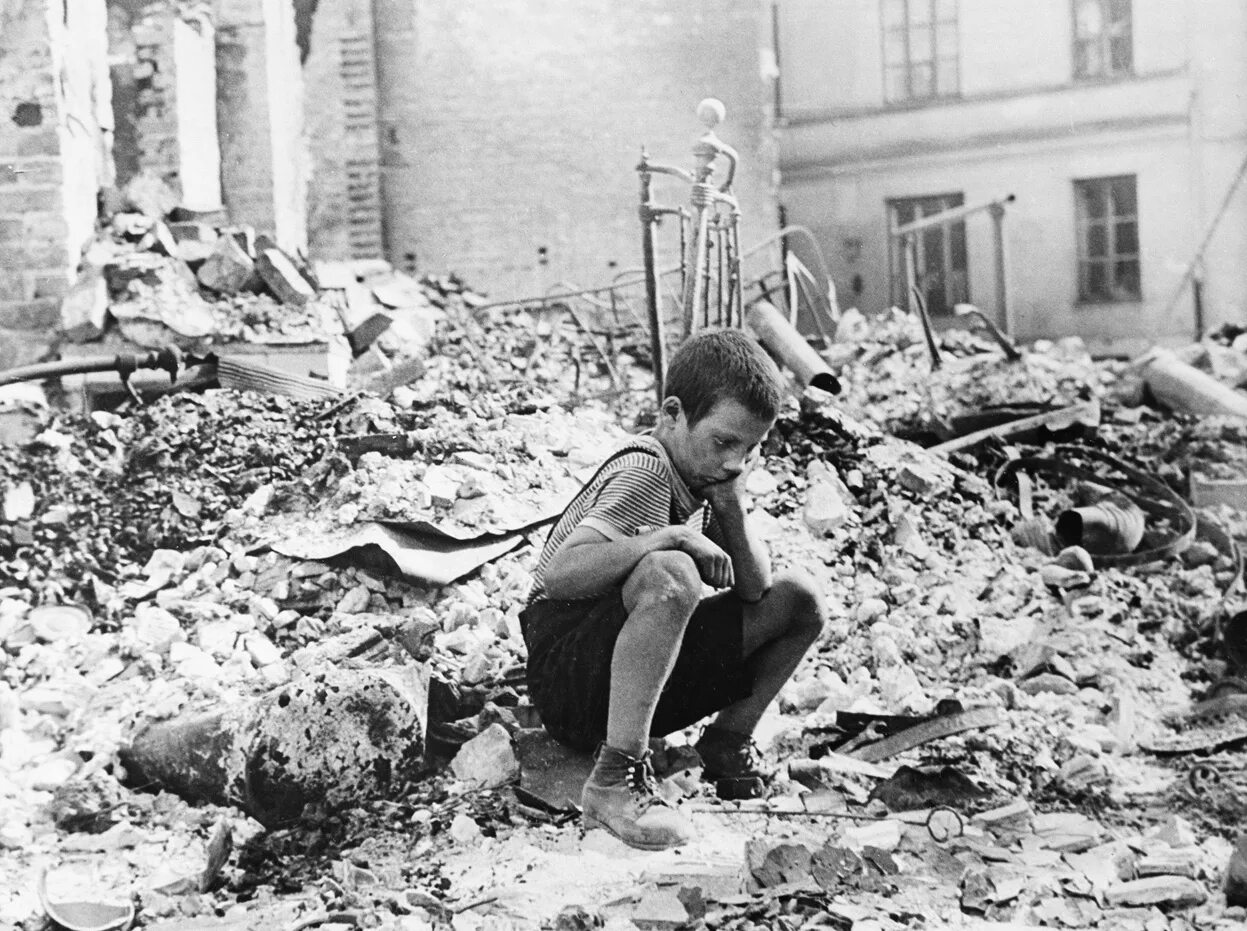 Фото детей во время войны. Дети войны. Дети второй мировой войны. Не для детей. Мальчик на войне.