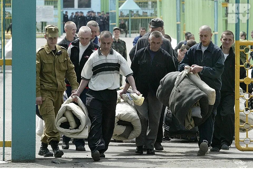 Вышли по амнистии. Освобождение осужденных. Освобождение заключенного. Освободился из тюрьмы. Зек освободился.