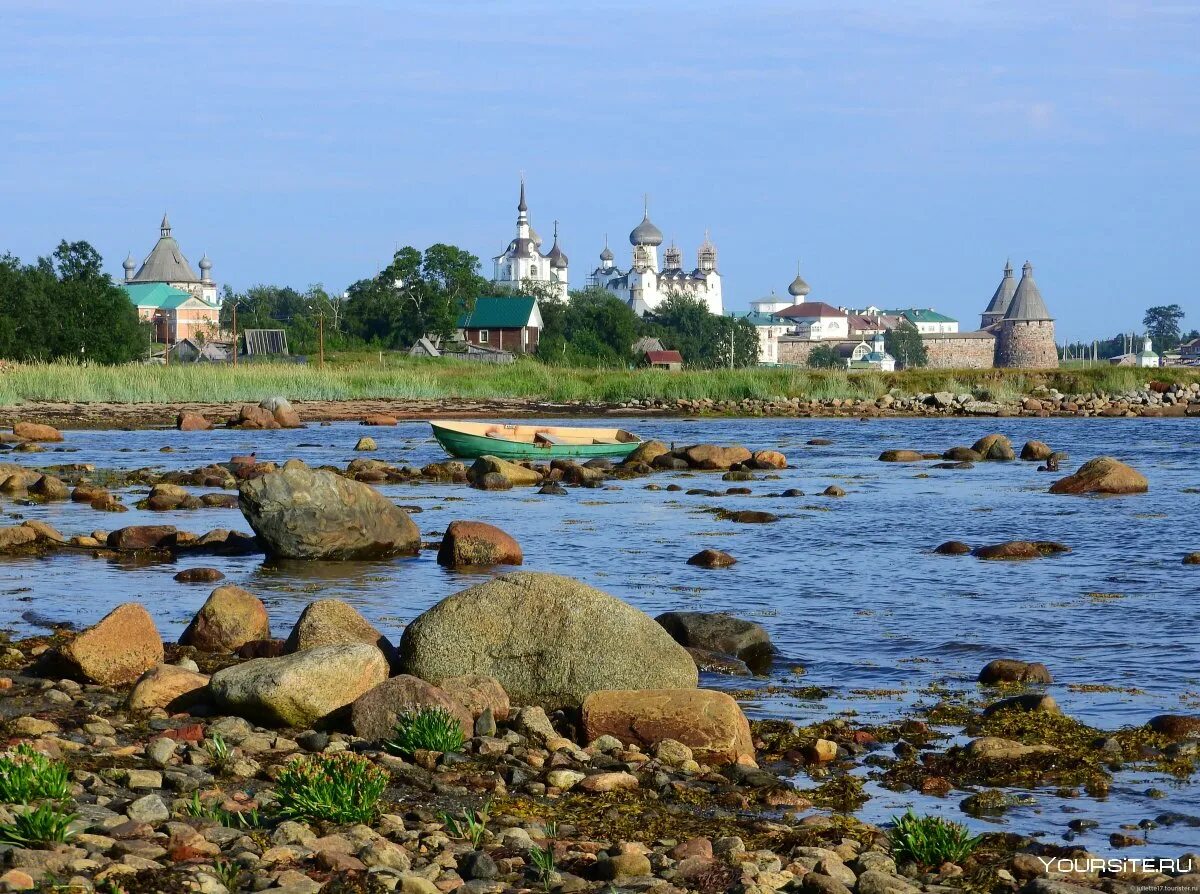 Соловецкие острова в истории россии. Подворье Соловецкого монастыря Кемь. Город Кемь Соловецкие острова. Соловки Кемь белое море. Соловецкий монастырь Соловецкие острова.