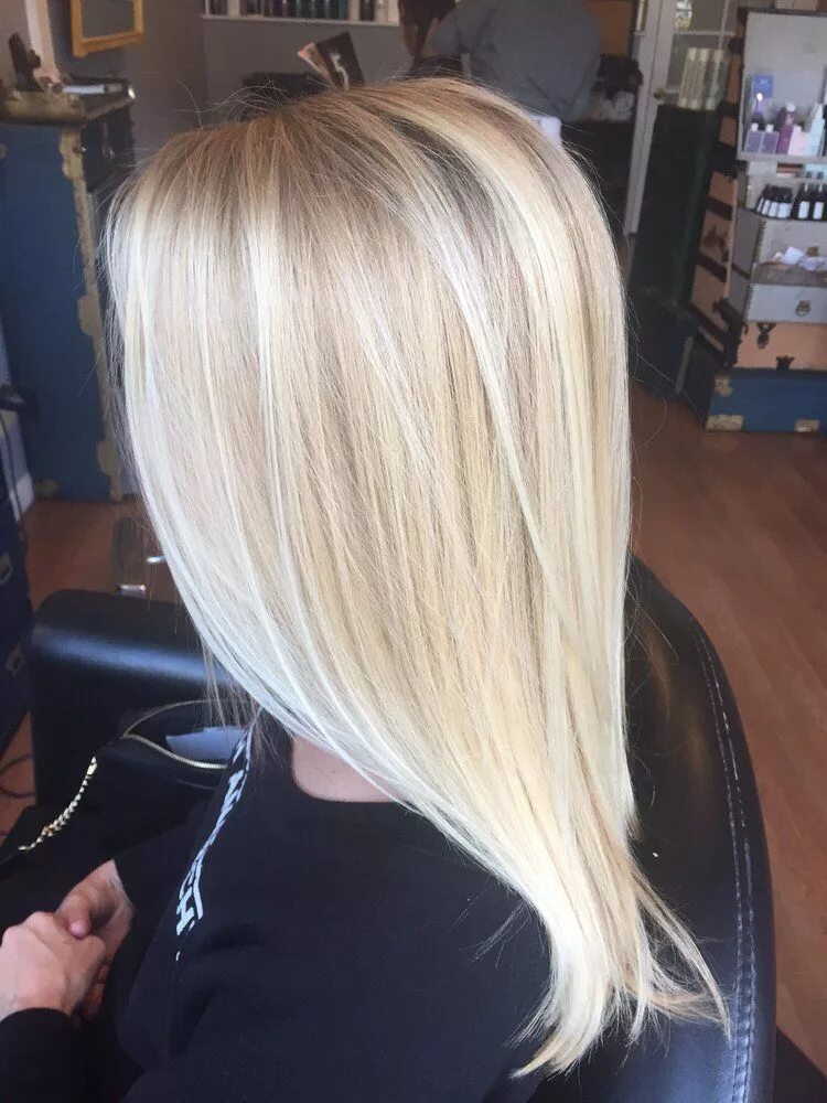 Bright blonde. Мелирование на светлые волосы. Колорирование волос на светлые волосы. Мелирование блонд. Колорирование волос на блондинку.