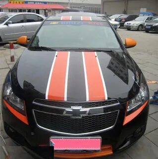Полосы на капоте автомобилей