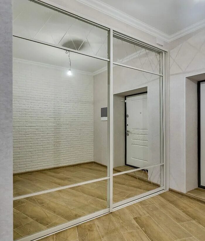 Шкафы трехстворчатые с зеркалом в Москве на заказ Stilwood
