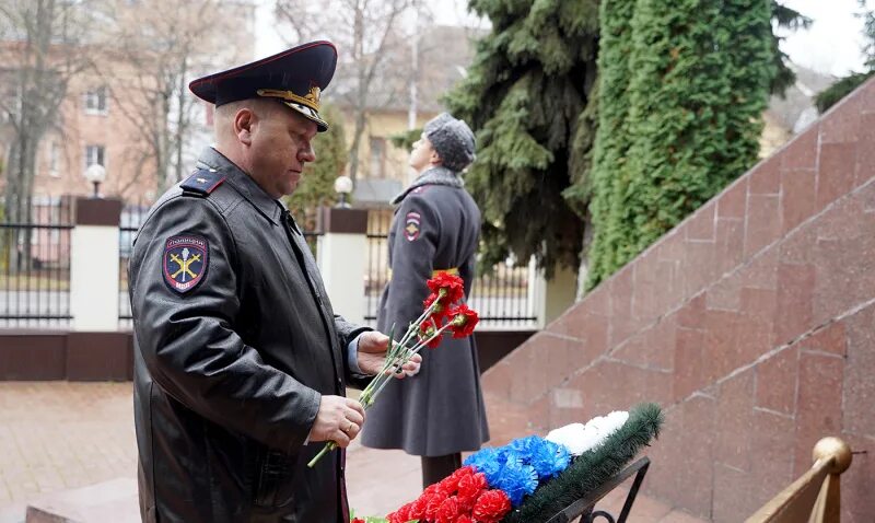 День памяти сотрудников погибших при выполнении служебных. 8 Ноября день памяти погибших сотрудников МВД. День памяти погибших сотрудников органов внутренних дел. Погибшие сотрудники органов внутренних дел России. Сотрудники МВД при исполнении.