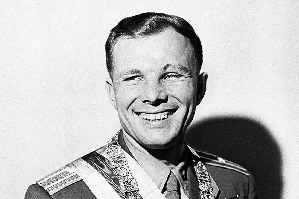 Видео про юрия гагарина. Юрия Алексеевича Гагарина. Гагарин космонавт. Гагарин 1963.