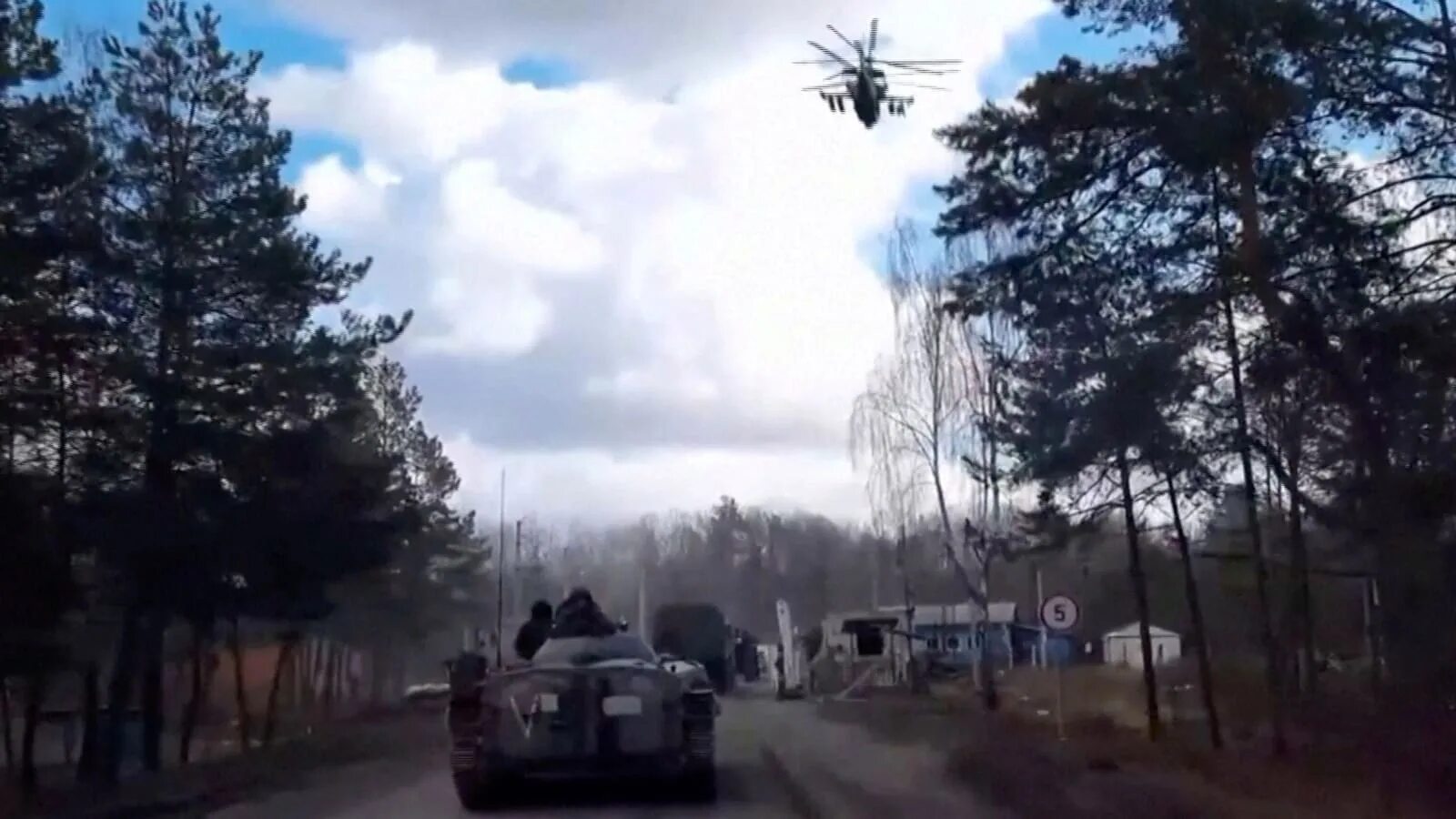 Продвижение российских войск на украину видео. Российские военные. Российские военные в Киевской области. Российские военные в Гостомеле. Военные мероприятия.