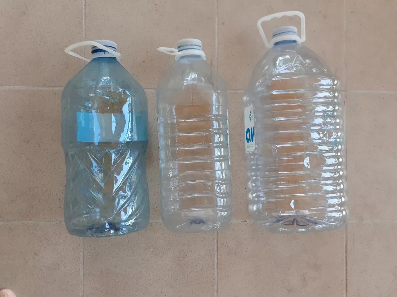 Бутылки под воду 5 литров. Бутылка ПЭТ 35 литров. ПЭТ бутылка 20 литров. Бутылка 10 литров пластиковая. Бутылка 5 литров пластиковая.