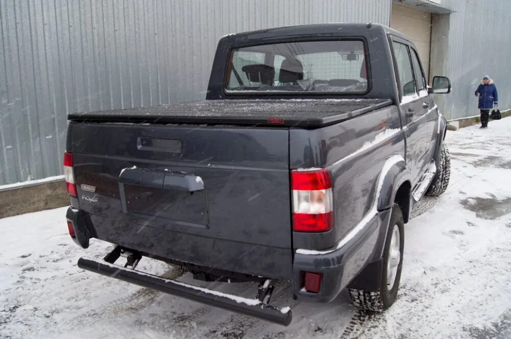 Крышка алюминиевая трехсекционная UAZ Pickup. Крышка кузова УАЗ пикап. Жесткая трехсекционная крышка кузова для УАЗ пикап. Трехсекционная крышки на кузов УАЗ пикап. Крышка уаз патриот пикап