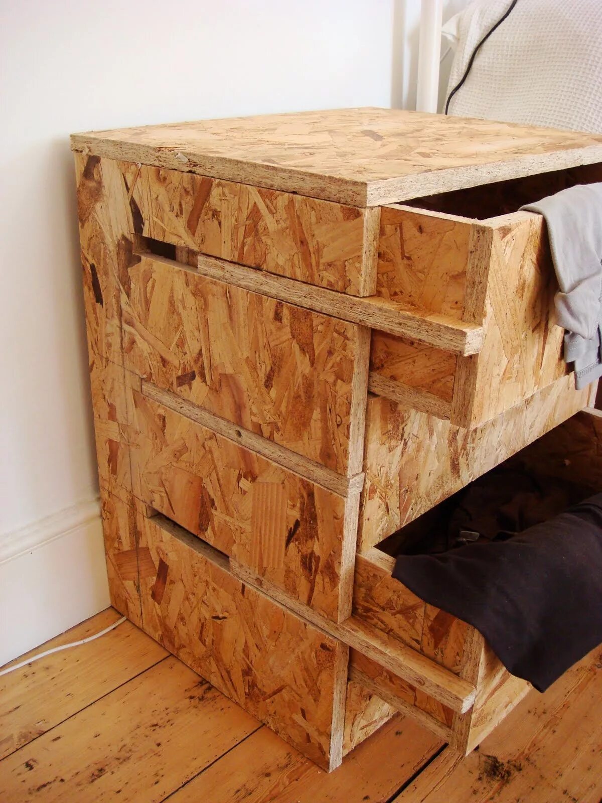 Верстак wood garage. Оригинальные деревянные изделия. Деревянный каркас кухонного гарнитура. Переобивка мебели. Мебель из дерева своим рукам.