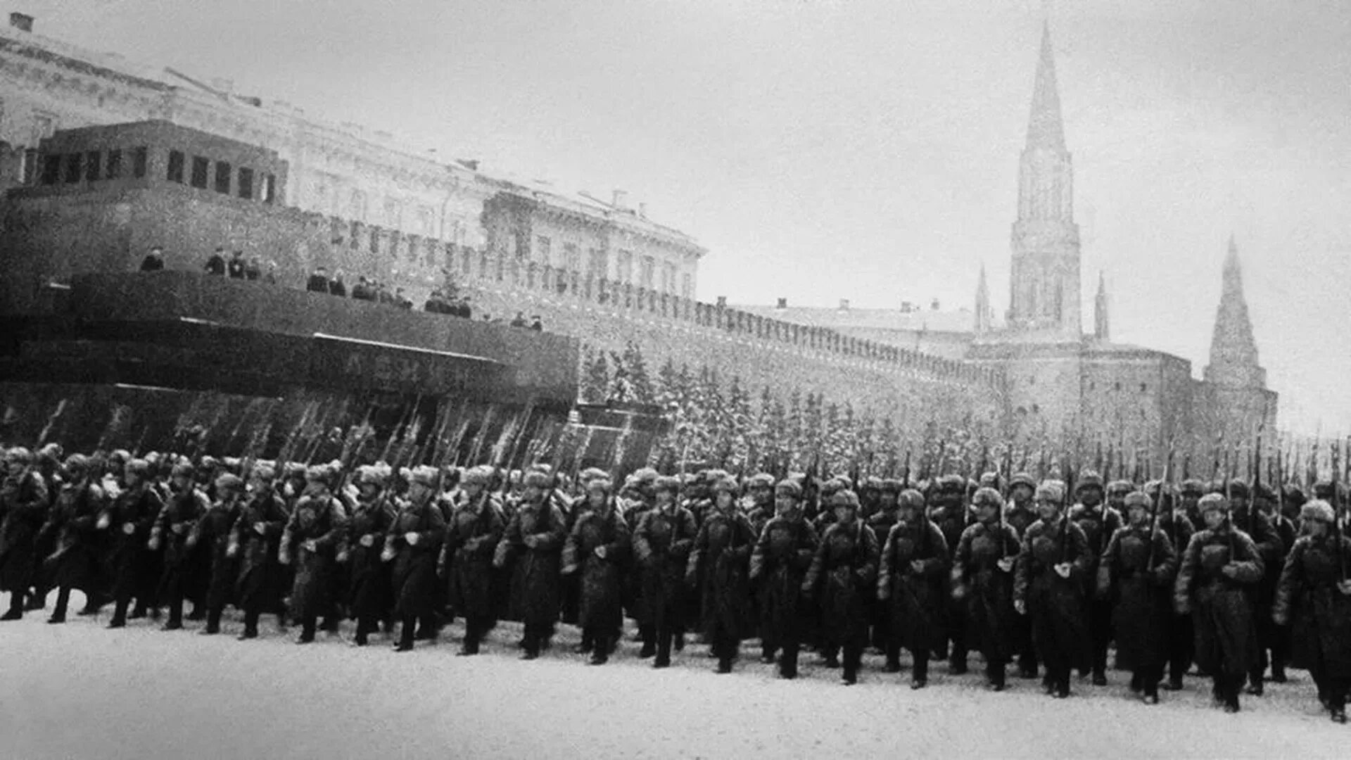 Первый парад 7 ноября 1941. Парад в москве 1941. военный парад 7 ноября 1941 года в москве на красной площади. парад 7 ноября 1941. день проведения военного парада на красной площади в москве в 1941 году.
