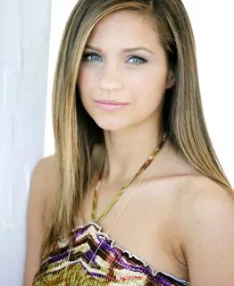 Picture of Vanessa Ray.