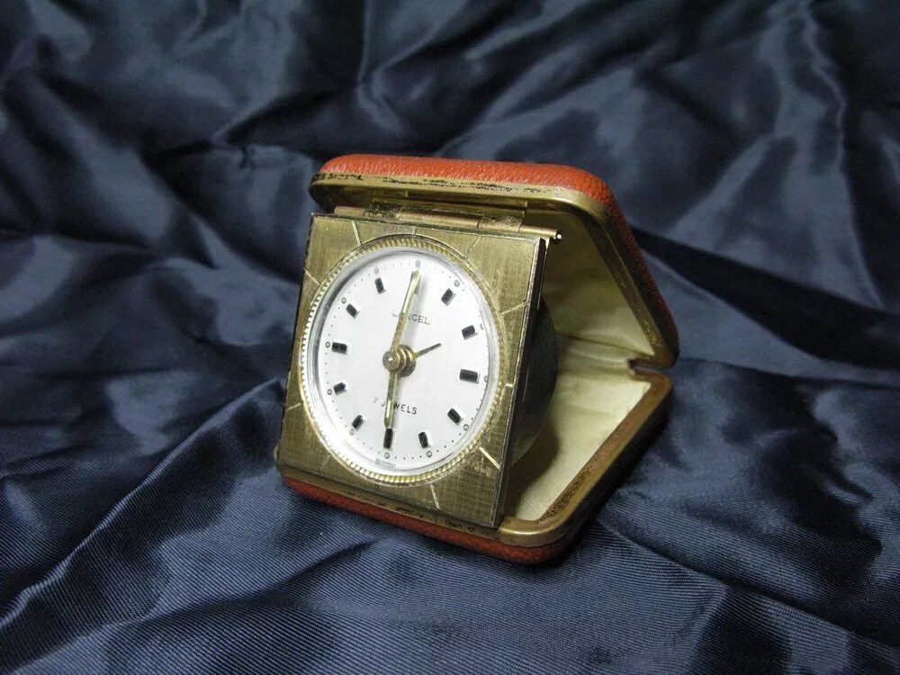 Будильник Сейко старый. Будильник Сейко Винтаж. Дорожные часы Sloan 1951. Часы Peter дорожный будильник Германия.