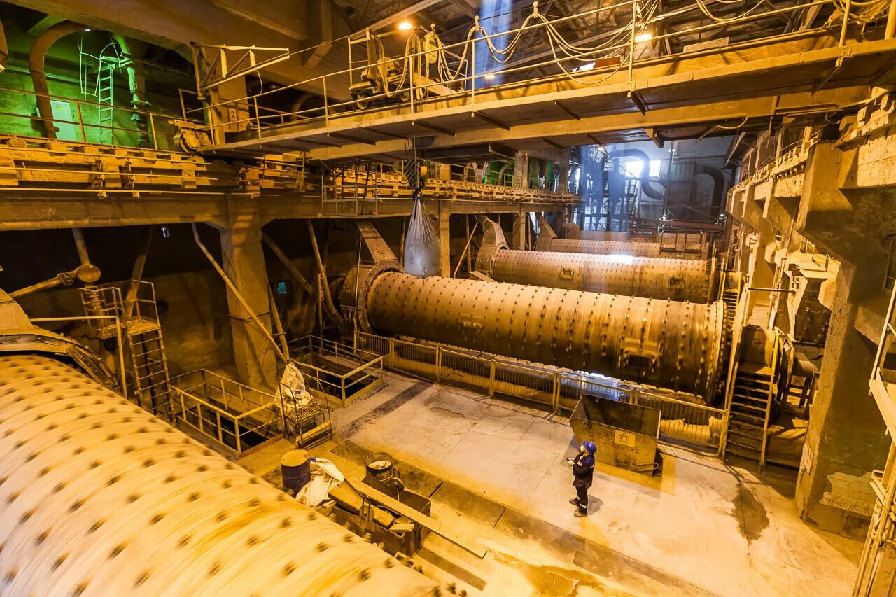 Рамла цементный завод. Цементный завод. Махачкалинский цементно-помольный комбинат. Цеха цементного завода. Цементный завод михайловка отгрузка.