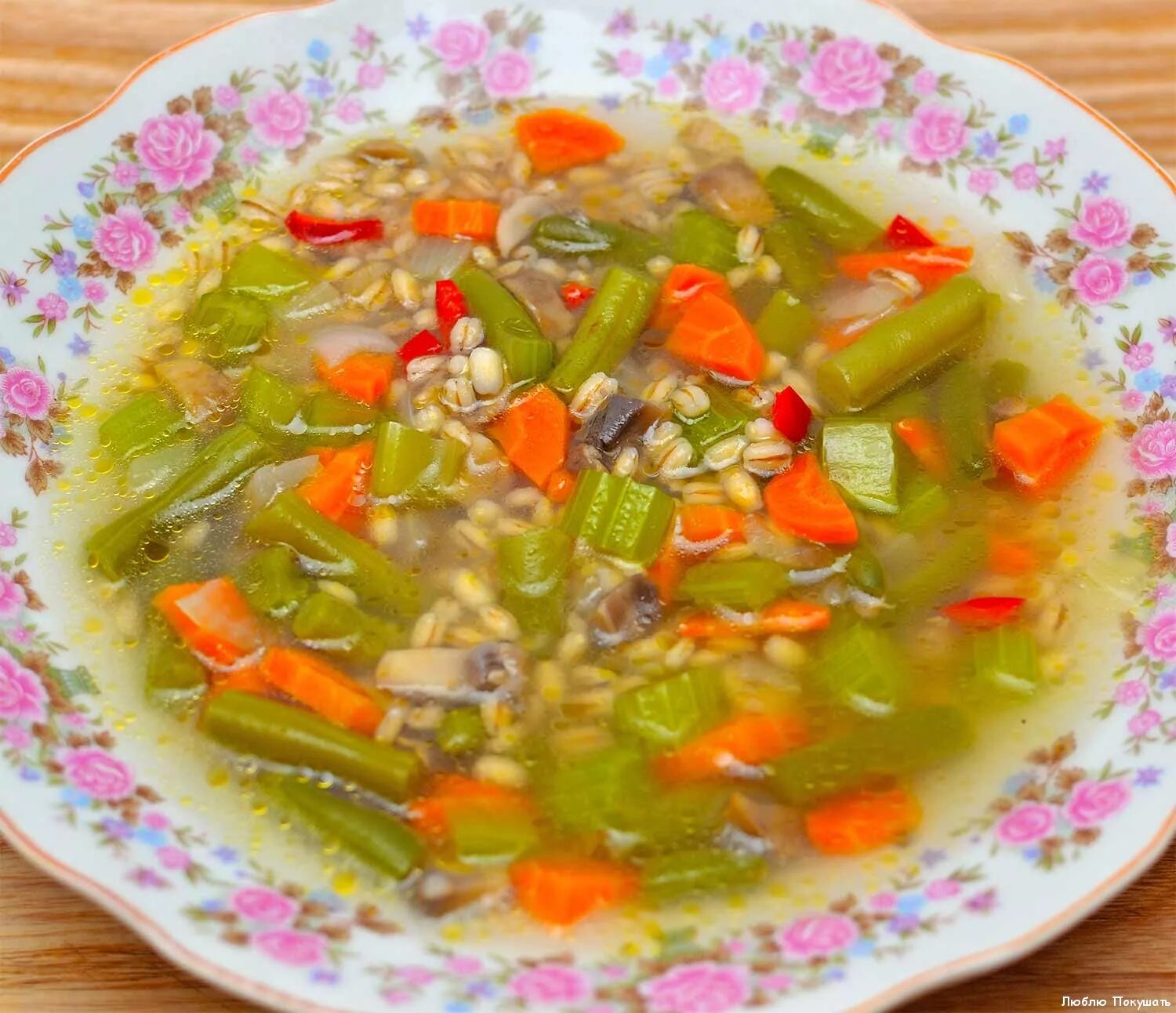 Суп со стручковой фасолью и курицей. Суп с зеленой фасолью стручковой. овощной суп со стручковой фасолью. суп из зелёной фасоли стручковой. суп картофельный с зеленой фасолью.