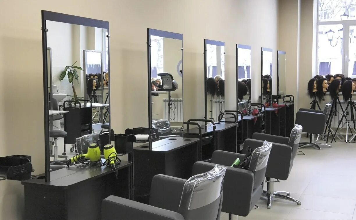 Парикмахерская wella. Парикмахерская южные ворота. Парикмахерская на кировоградской. Рози салон красоты на южной. Салон красоты южное шоссе 79а.