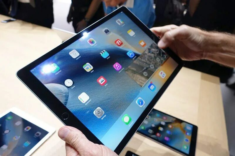 Включи ему планшет. Ipad pro 2016. ipad pro 6. гигантский планшет. планшет с большим экраном.