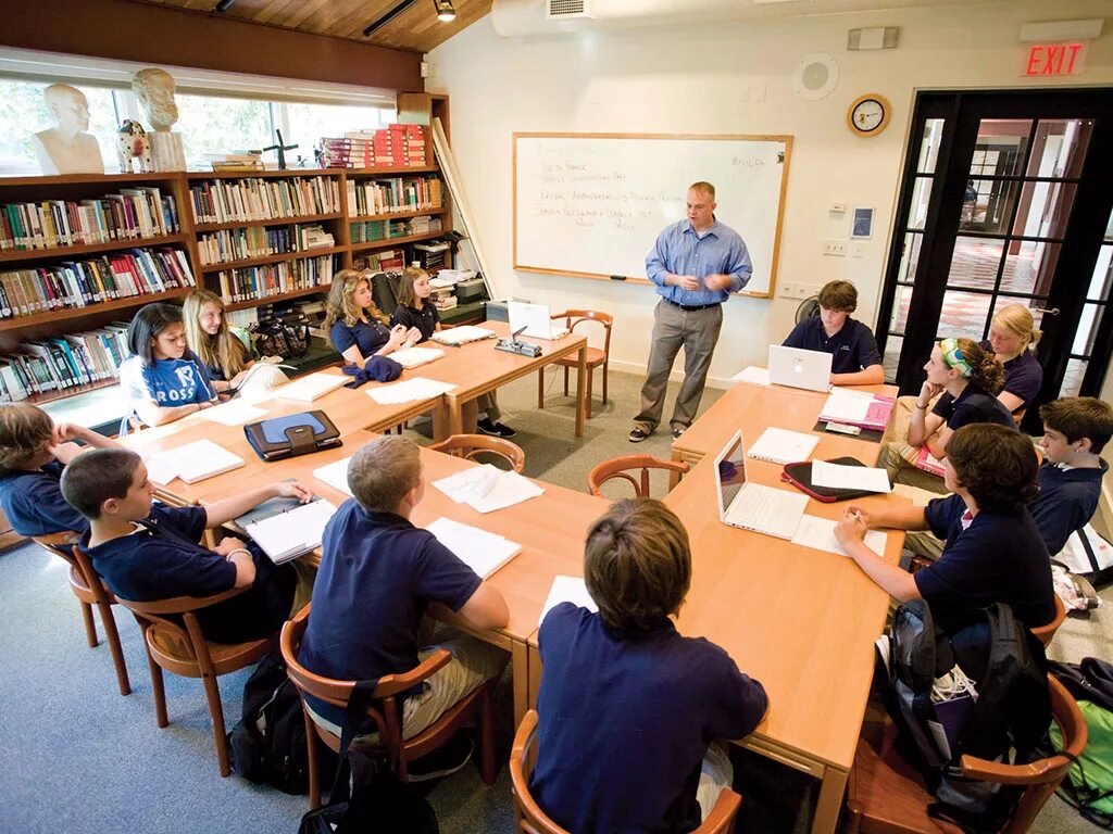 Плюсы частной школы. Частная школа Росс скул (Ross School). Образование в США средняя школа. Частные школы в США. Урок в американской школе.