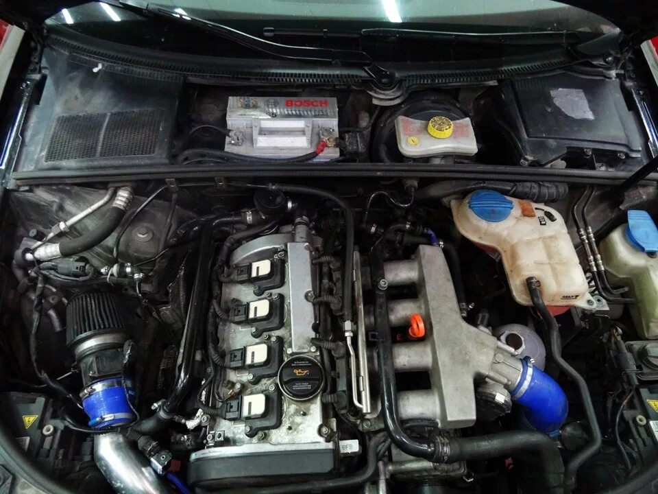 Ауди а4 б6 турбина. Audi a4 b5 1.8 Motor. Audi a4 b5 1.8 подкапотка. Audi a4 b6 1.8 Turbo. Холодный впуск Ауди а4 б6 1.8т.