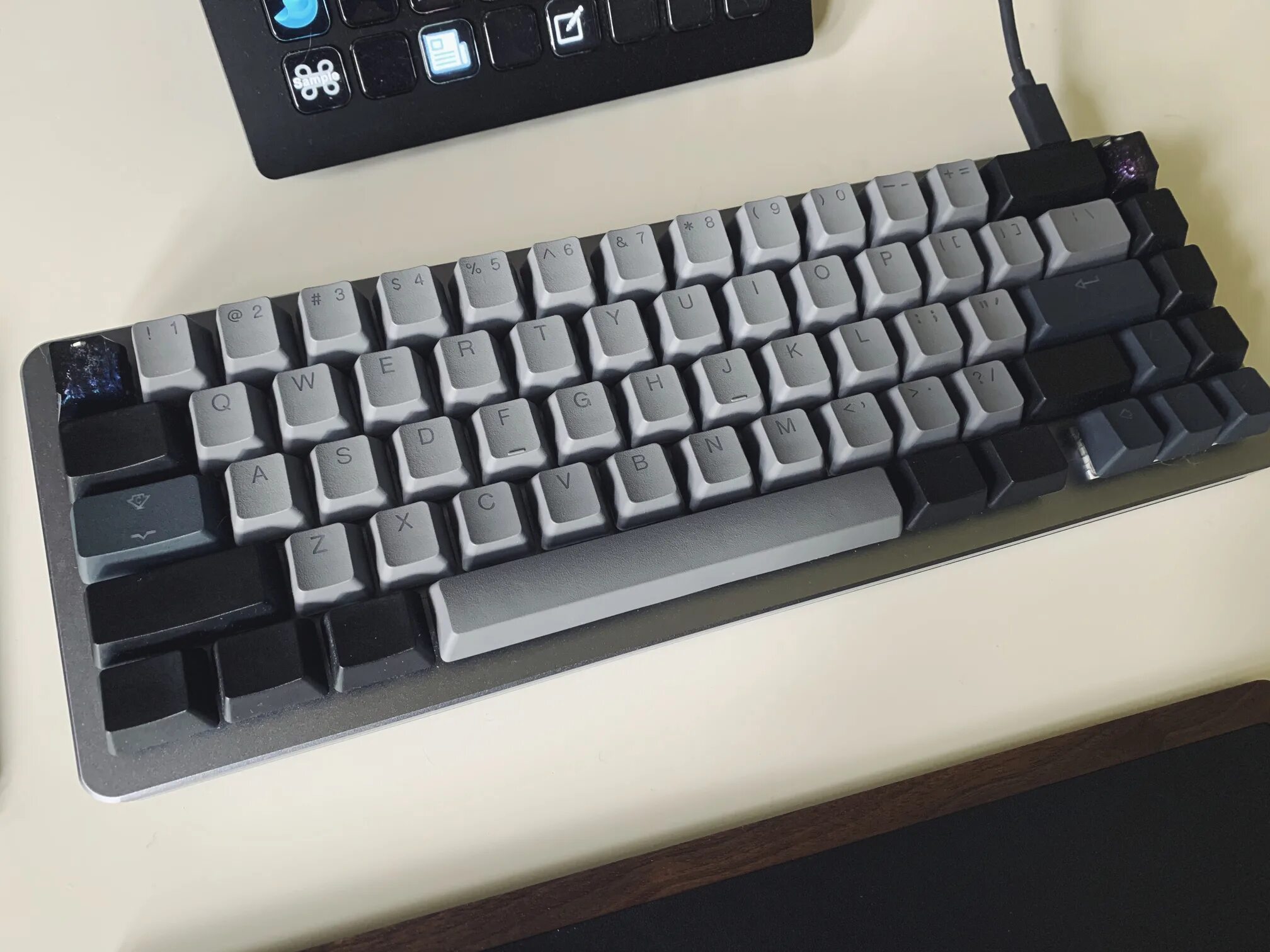 Esp32 keyboard. Fully assembled kbd75 v1 mechanical keyboard. metal storm t32 keyboard. esp32 клавиатура. acs-32 клавиатура.