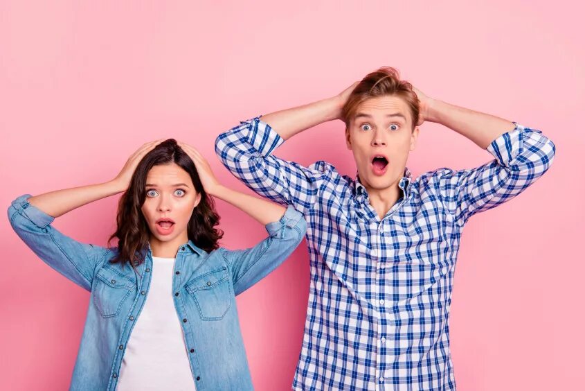 Красивые позы в постели. Девушка удивила мужчину. Мужчина и женщина удивлены. Девушка удивила мужчину. Девушка сверху на мужчине.