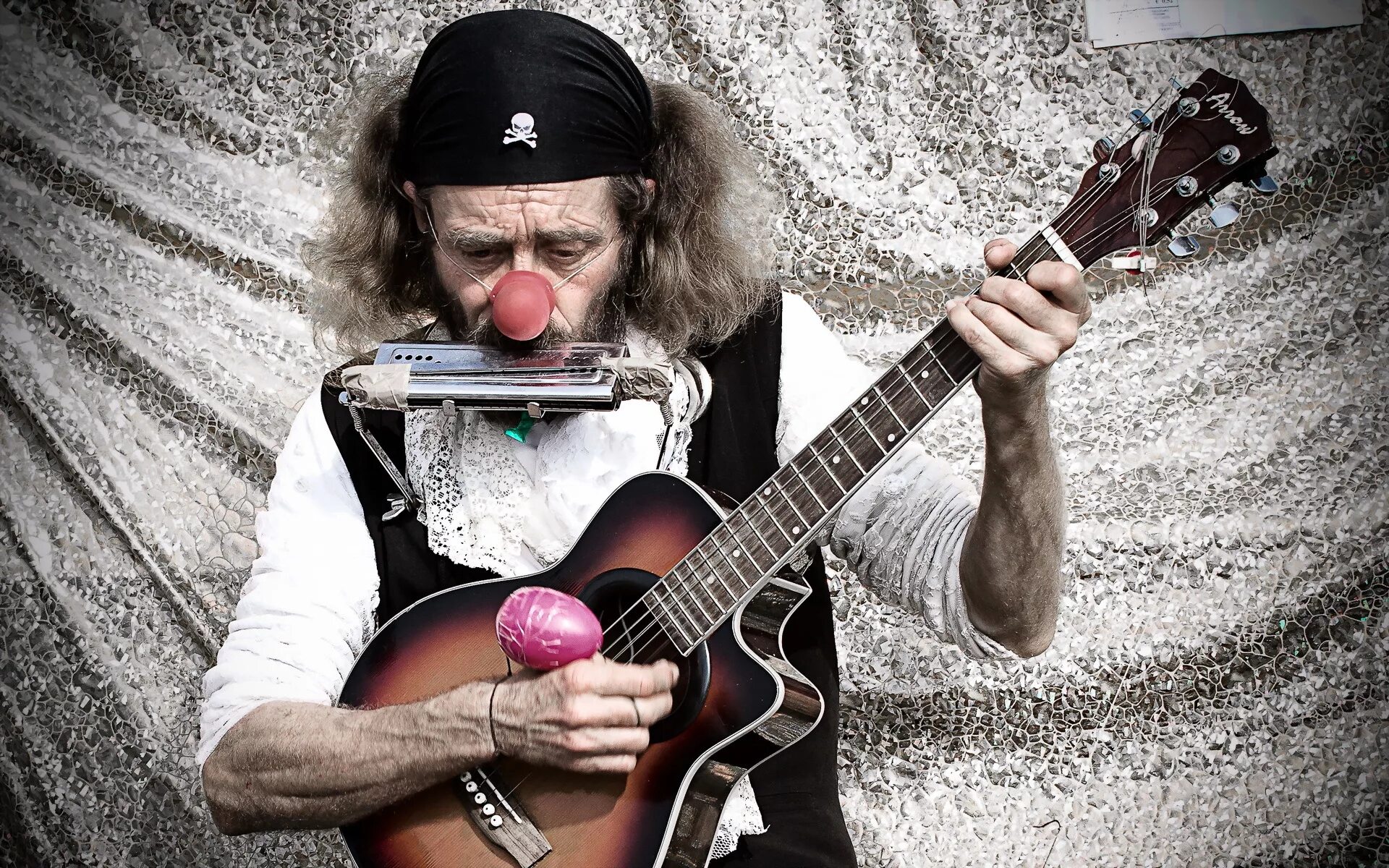 Мамин праздник ноты. Музыкальные инструменты из овощей. Витас 2000. Очень странная песня. Макс мэйфилд очень странные дела.