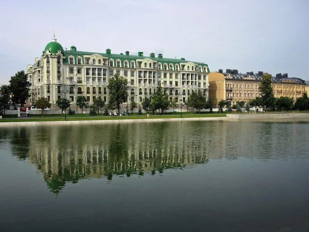 черное озеро казань сегодня. чёрное озеро казань. чёрное озеро казань. парк черное озеро казань вечером. чёрное озеро казань арка.