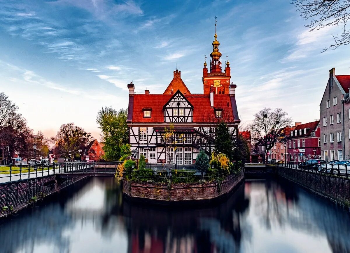 Калининградская область рыбная деревня. Замок тевтонского ордена в мальборке. Рыбная деревня калининград 2022. Калининград туризм. Калининград фото города 2022.