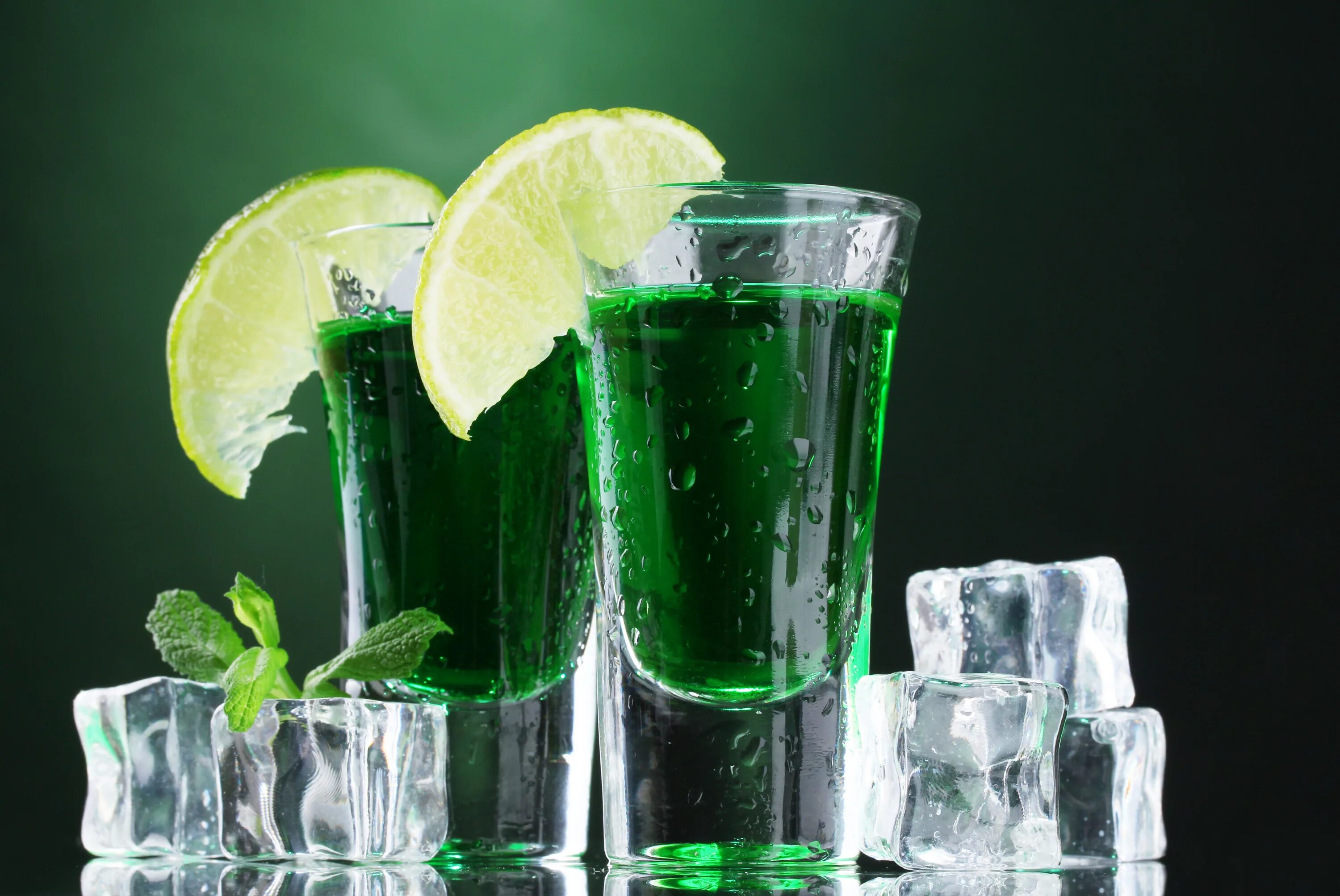 Зеленый мохито. Абсент. Абсент алкогольные напитки. Абсент коктейль. Коктейль зеленая Фея (Green Fairy).