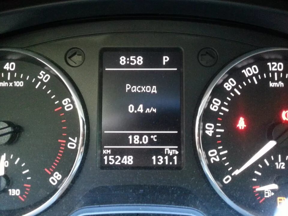 8 а7 расход топлива. Фабия индикатор топлива. Тахометр шкода рапид. Tempomat шкода суперб 2. Расход шкода рапид.