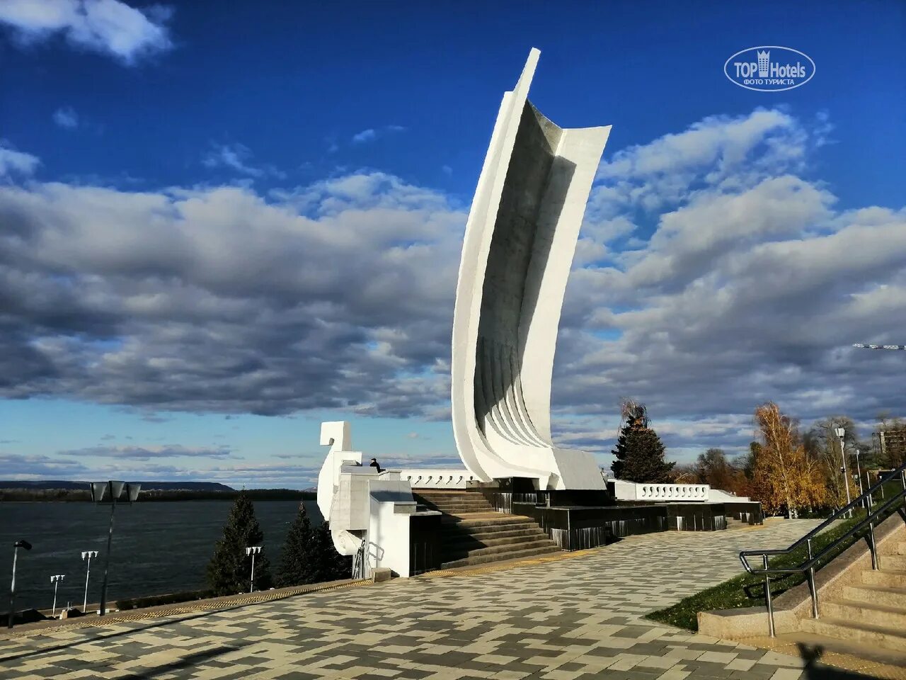 Монумент «Самарская Ладья» Самара. Монумент Ладья Самара. Ладья Самара набережная. Ладья на набережной в Самаре. Ладья в марте 2024