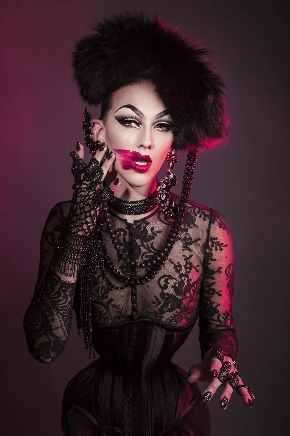 Вайолет чачки. Violet Chachki RUPAUL'S Drag Race корсет. Драг Квин. Drag Queen Violet Chachki. Травести род