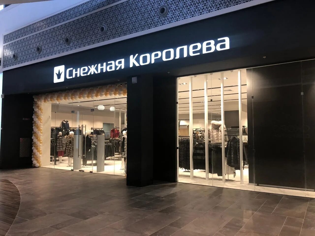 Outlet одежда. Henderson Калининград. Хендерсон Outlet. Outlet Екатеринбург. Хендерсон аутлет Мытищи.