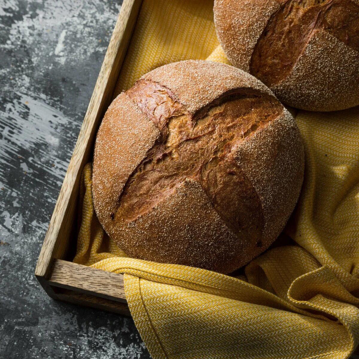 Подовый хлеб это какой. Хлеб. Коричневый хлеб. Хлеб из пекарни. Гречишный хлеб.