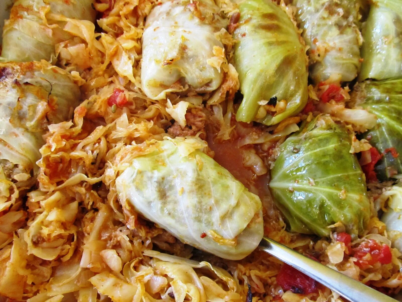 Рецепт голубцов из капусты и моркови. Uzbek food голубцы. Рецепт голубцов из капусты и моркови. Голубцы из пекинской капусты с куриной грудкой. Рулетики из пекинской капусты.