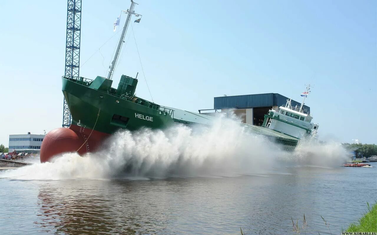 Спуск судна. Ferus Smit Shipyard. Спуск судна на воду. Спуск корабля на воду. Судно спускают на воду.