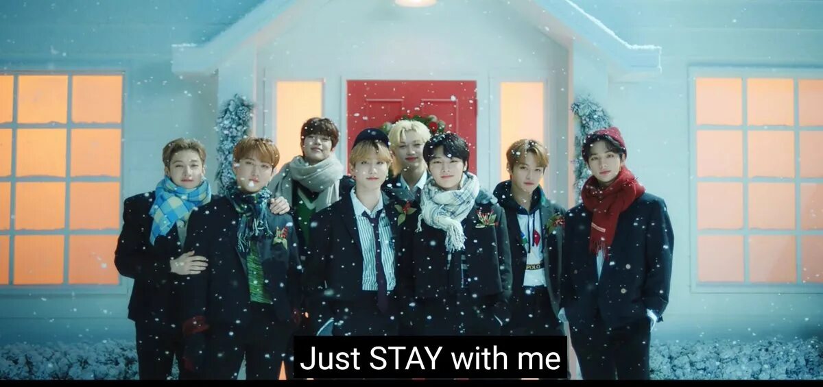 Mountains stray kids mp3. Side effects stray kids чонин. Stray kids на улице. Группа stray kids крисмас. Stray kids на крыше.