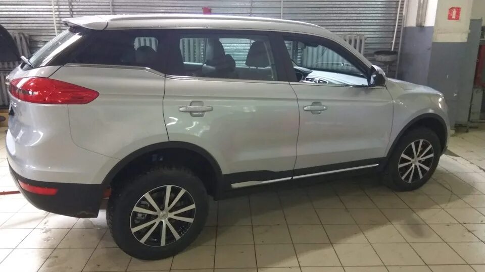 Geely atlas pro шины. Geely atlas r19. джили атлас на дисках r19. geely atlas r18. диски на geely atlas.